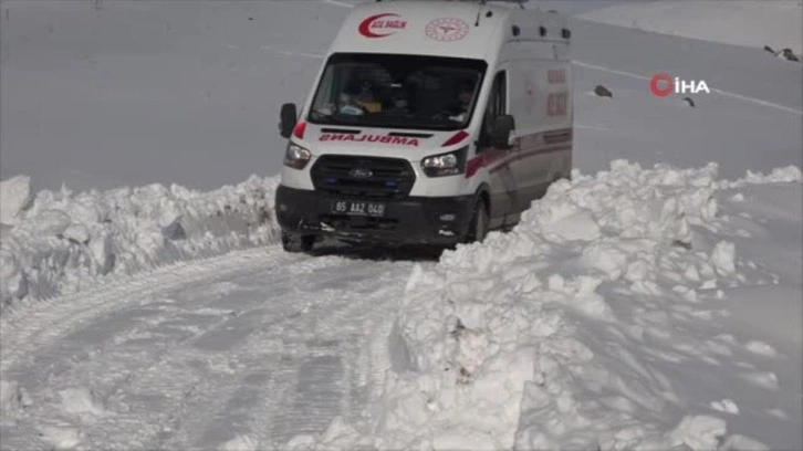 Erciş'te yolu kapanan mahalledeki kalp hastası için seferberlik