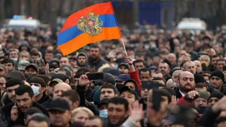 Ermenistan’da protestocular hükümet binasına girmeye çalıştı