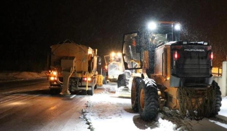 Erzincan-Sivas kara yolu tipi nedeniyle ulaşıma kapatıldı