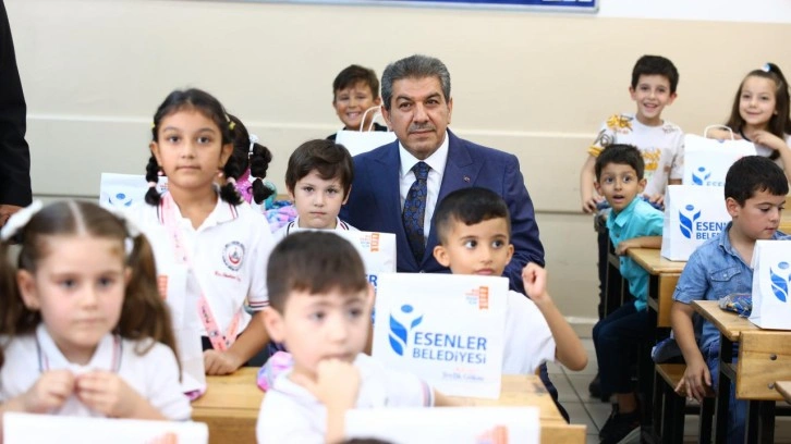 Esenler Belediyesi'nden öğrencilere eğitim paketi