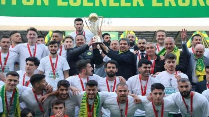 Esenler Erokspor şampiyonluğunu kutladı