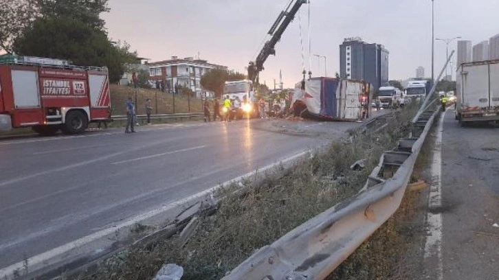 Esenyurt'ta kamyon karşı şeride fırladı! Acı haber geldi