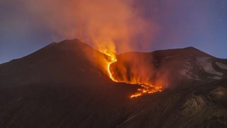 Etna Yanardağı lav püskürttü