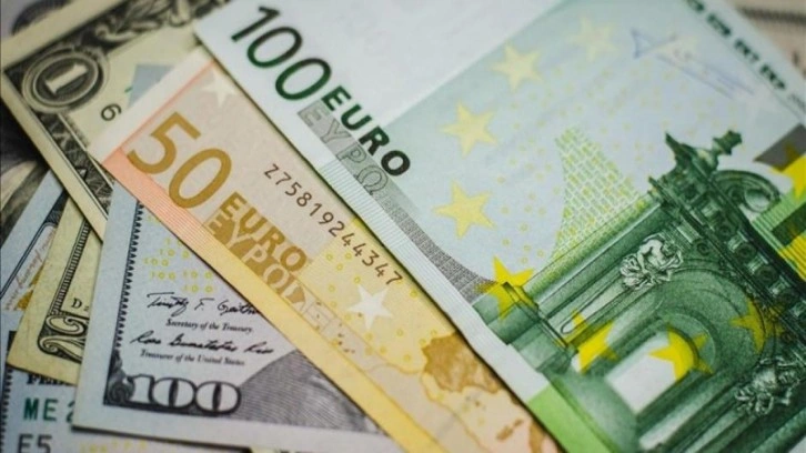 Euro, dolar karşısında yeniden 1 eşiğinin üzerinde