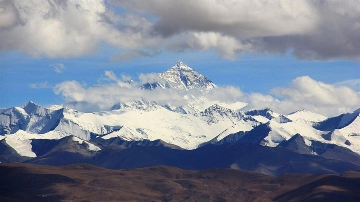 Everest Dağı'nın günden güne boyu uzuyor