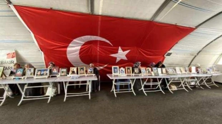 Evlat nöbetindeki anne: Evlatlarımızın yolunu dört gözle bekliyoruz