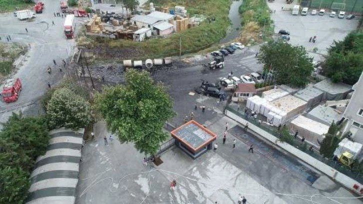 Fabrikanın önündeki parfüm ve çakmak gazı şişeleri patladı: 10 araçta hasar oluştu