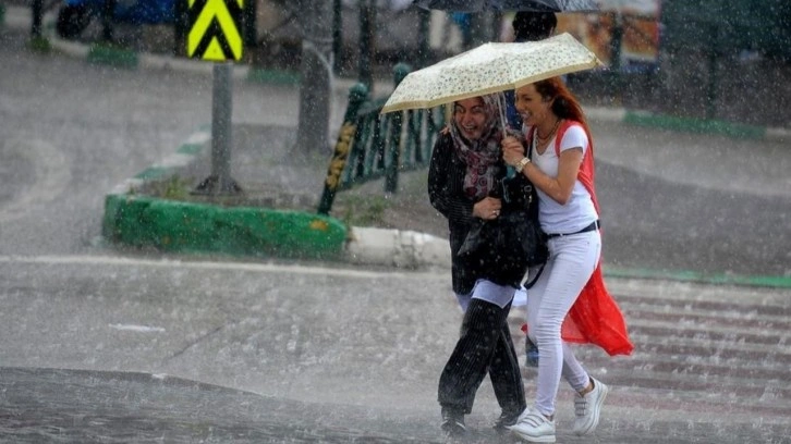 Fatsa'da sağanak nedeniyle çok sayıda ev ve iş yerini su bastı