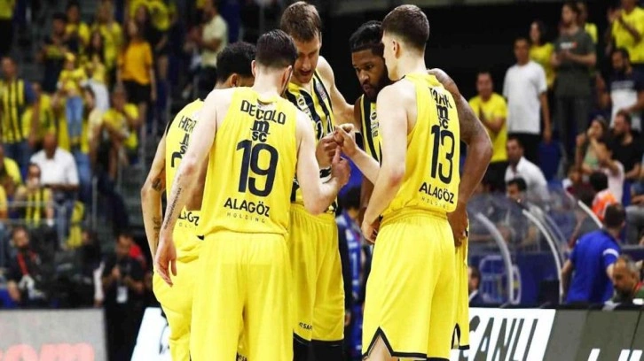 Fenerbahçe, Anadolu Efes'i farklı devirdi! Seride durum 2-0 oldu