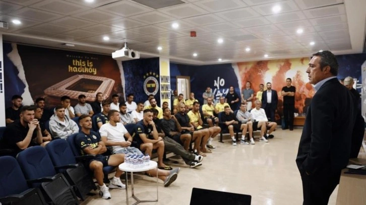 Fenerbahçe başkanı Ali Koç, futbolcular ve teknik ekiple bir araya geldi