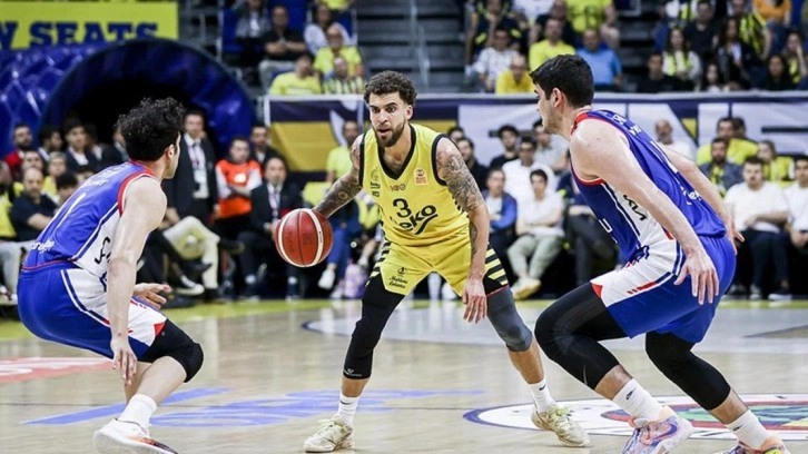 Fenerbahçe Beko'dan Anadolu Efes'e tarihi fark!