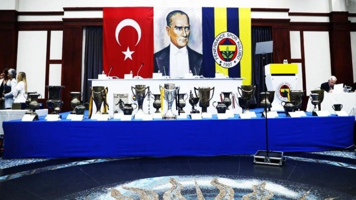 Fenerbahçe'den kupalı gönderme!