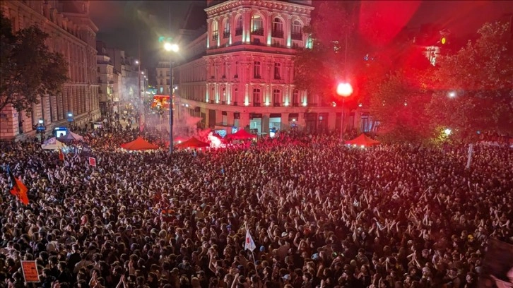 Fransa'da binlerce kişi Macron karşıtı gösteri düzenledi