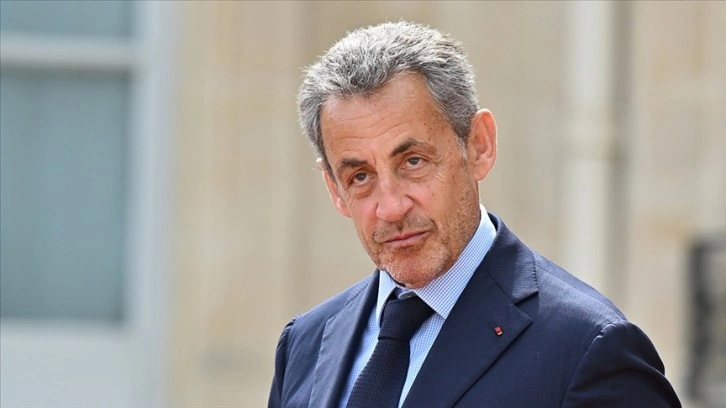 Fransa'nın eski cumhurbaşkanı Sarkozy, Macron'un erken seçim kararını eleştirdi