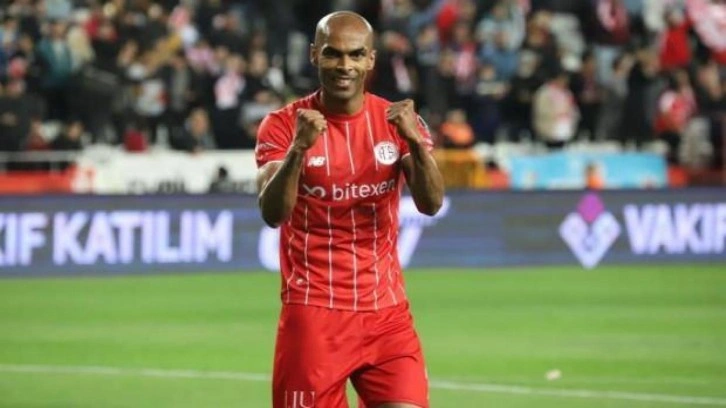 FT Antalyaspor'da defansın sigortası Naldo