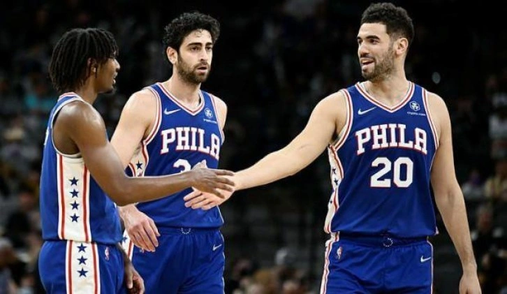 Furkan'dan76ers'ın galibiyetine 13 sayılık katkı