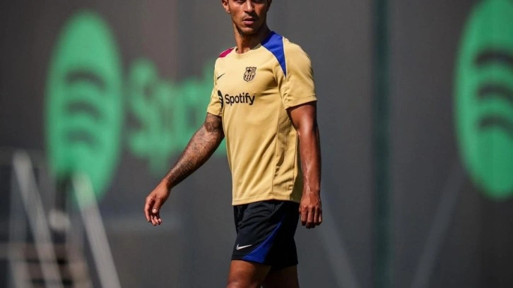 Futbolu bırakan Thiago, Barcelona'da göreve başladı