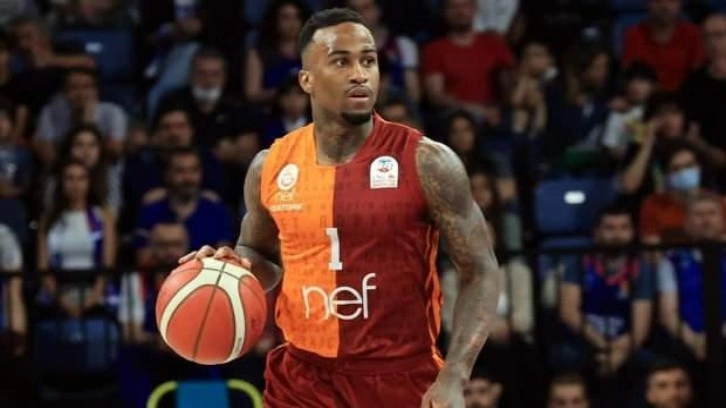 Galatasaray Nef, Dee Bost'la 'devam' dedi