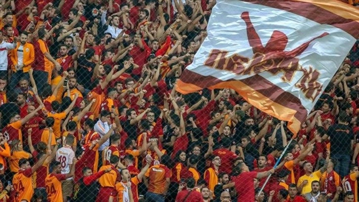 Galatasaray taraftarından olay pankart!