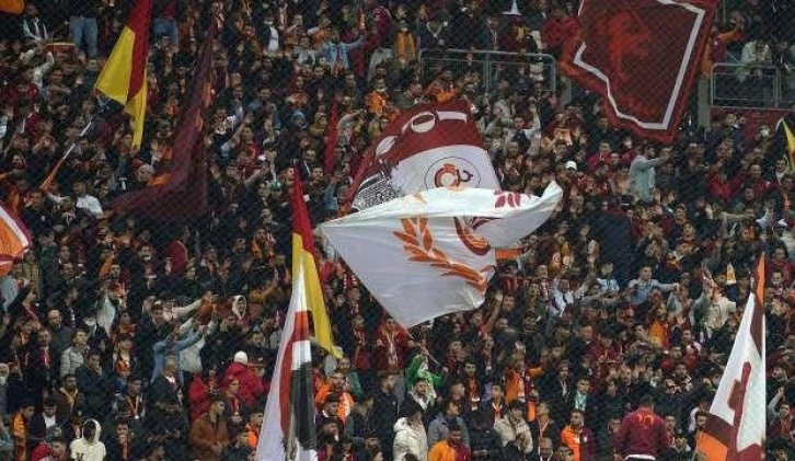 Galatasaray taraftarından yönetime protesto