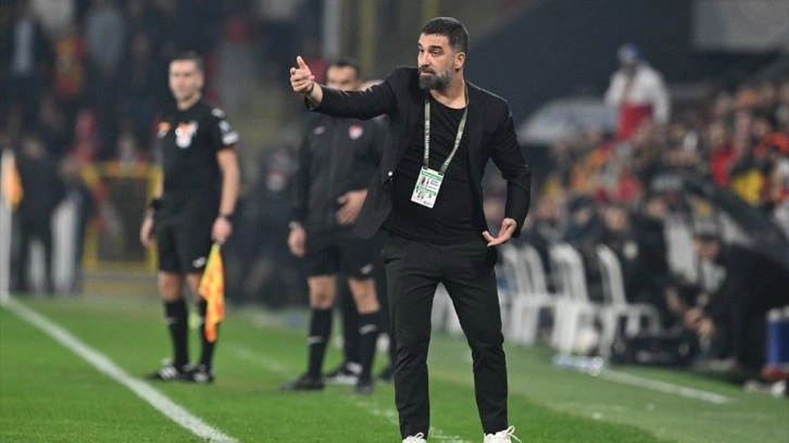 Galatasaray ve Fenerbahçe forması giyen ismin yeni durağı Eyüpspor oldu. Arda Turan hemen ikna etti
