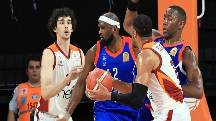 Galatasaray'ı yıkan Anadolu Efes seride eşitliği yakaladı