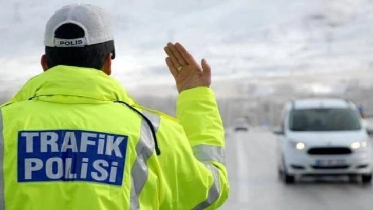 Gaziantep'te 'dur' ihtarına uymayan minibüsten 16 düzensiz göçmen çıktı