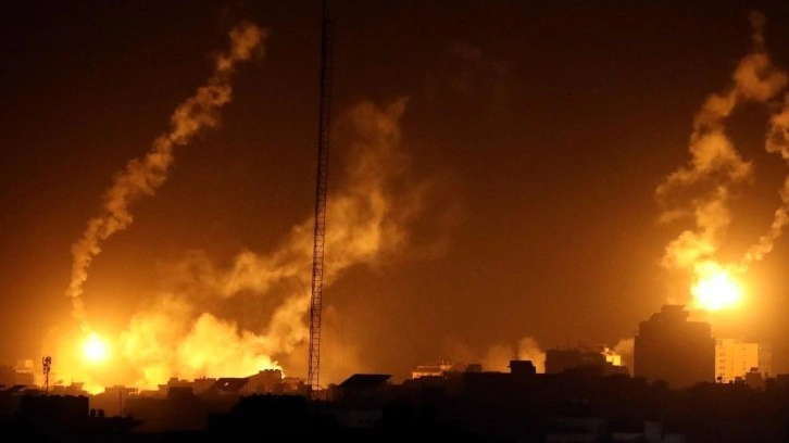 Gazze'de katliam devam ediyor! 10 Filistinli hayatını kaybetti!