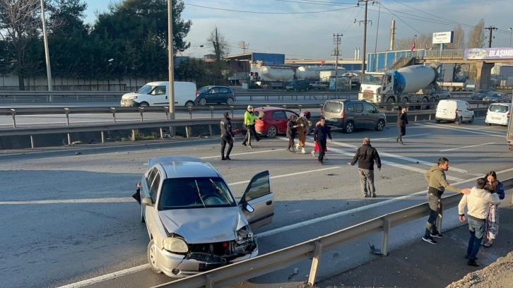 Gebze'de zincirleme kaza: İstanbul istikameti tek şeride düştü