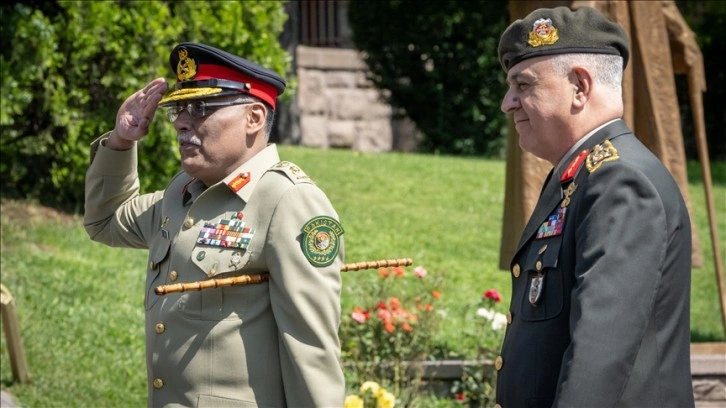 Genelkurmay Başkanı Orgeneral Gürak, Pakistanlı mevkidaşı Mirza ile görüştü