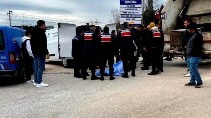 Geri manevra yapan çöp kamyonunun çarptığı kişi hayatını kaybetti