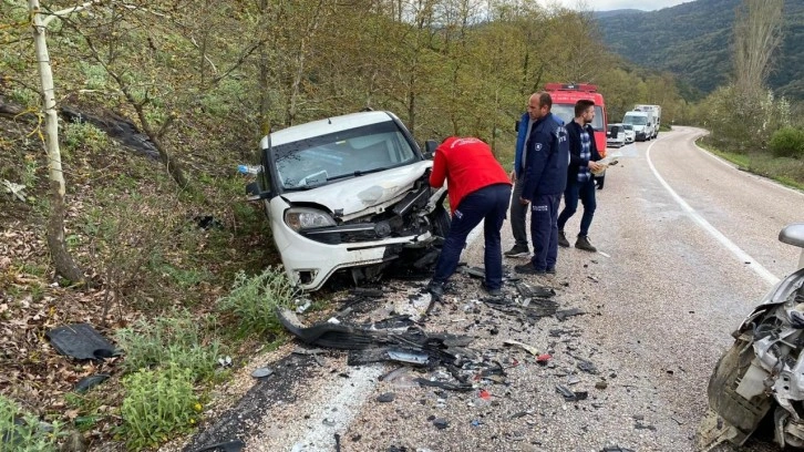 Gönen'de feci kaza: Ölü ve yaralı var!