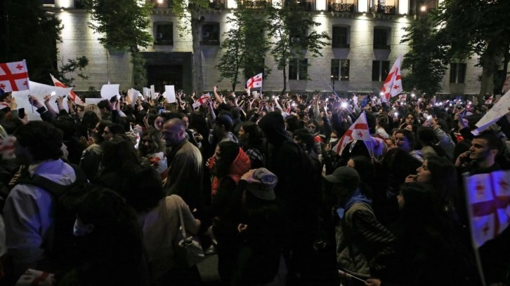 Gürcistan'da "yabancı etkinin şeffaflığı" tasarısının onaylanması protesto edildi