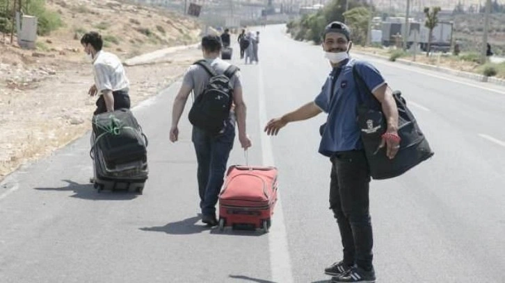 Haftada 800 Suriyeli Türkiye'den ülkesine dönüyor