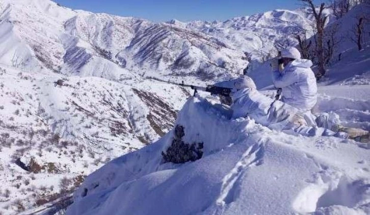 Hakkari'de başlatılan operasyonda çok sayıda mühimmat ele geçirildi