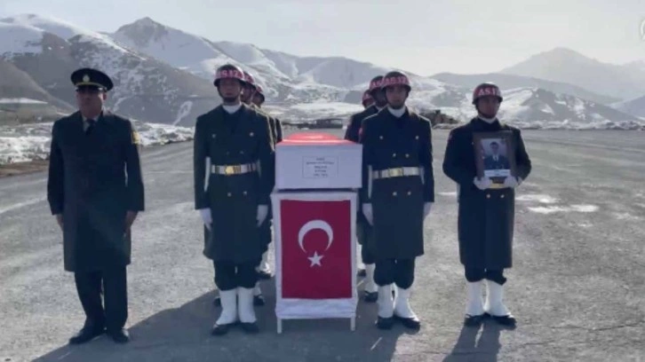 Hakkari'de çaya düşerek şehit olan asteğmen için tören