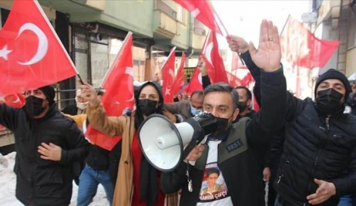 Hakkari'de HDP İl Başkanlığı önündeki eyleme 2 aile daha katıldı