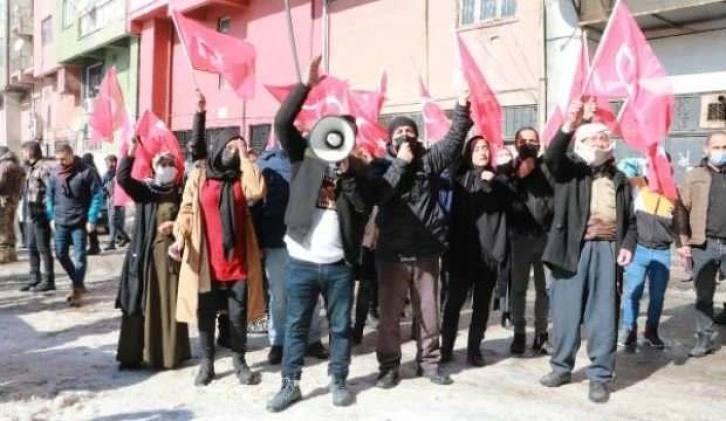 Hakkari'deki evlat nöbetine, 2 aile daha katıldı