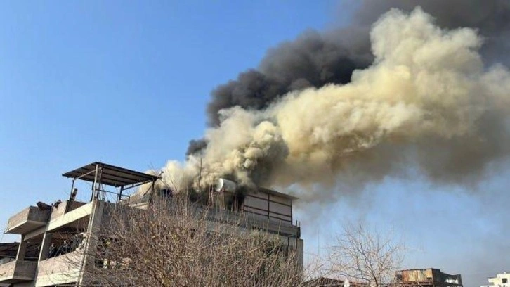 Hatay'da korkutan yangın! 2 kişi hastaneye kaldırıldı