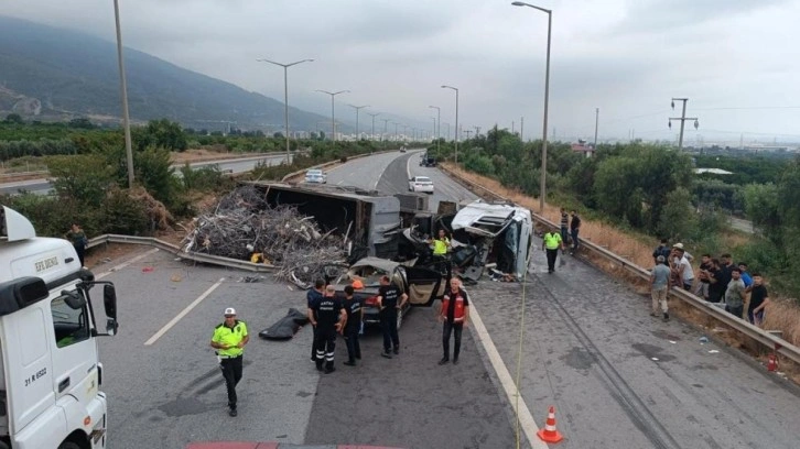 Hatay'da devrilen tıra otomobil çarptı, 1 kişi öldü, 2 kişi yaralandı