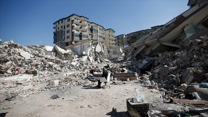 Hatay'daki depremde 10 kişinin öldüğü binanın proje ve uygulama denetçisi tutuklandı