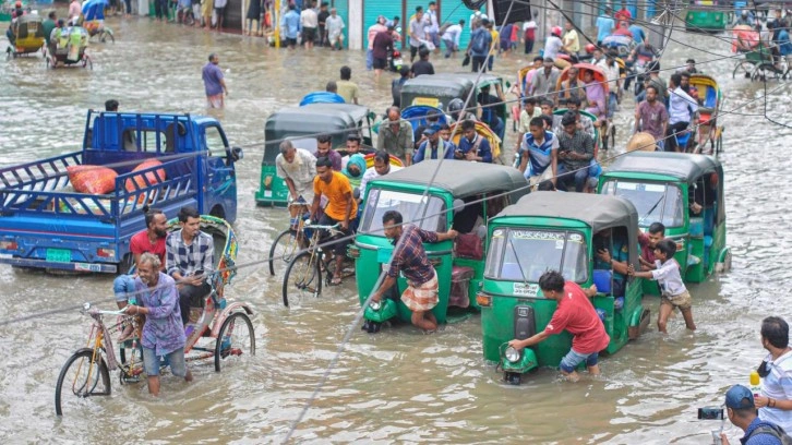 Hindistan'da şiddetli yağışlar sebebiyle 56 kişi öldü