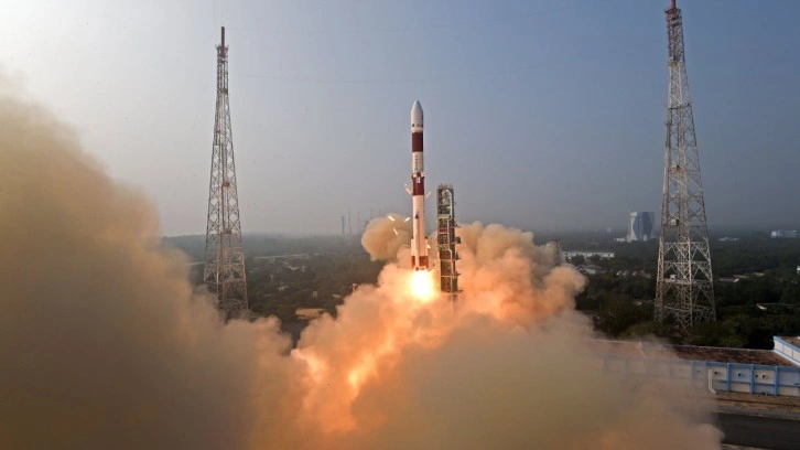 Hindistan, Kara Delikler ve Nötron Yıldızlarını inceleyecek XPoSat uydusunu uzaya fırlattı