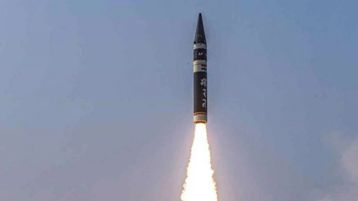 Hindistan nükleer kapasiteli BrahMos süpersonik füzesini test etti