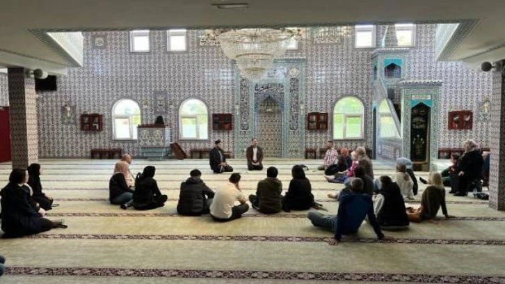 Hollanda'da 'Açık Cami Günü' etkinliği düzenlendi