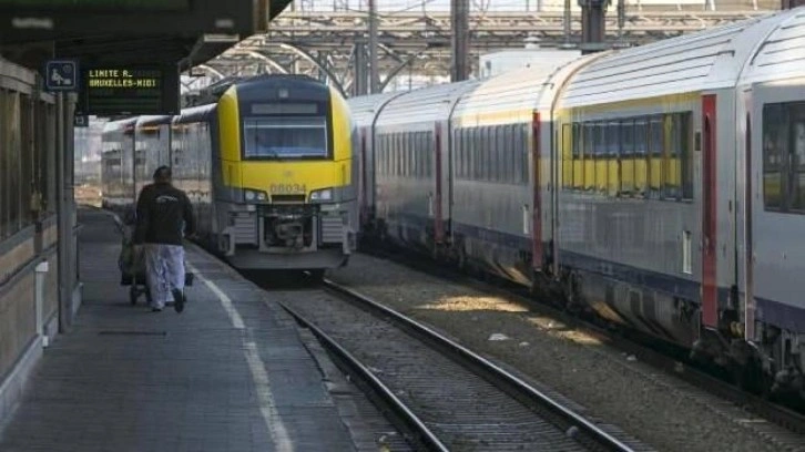 Hollanda'da tren makinisti sefer sırasında öldü