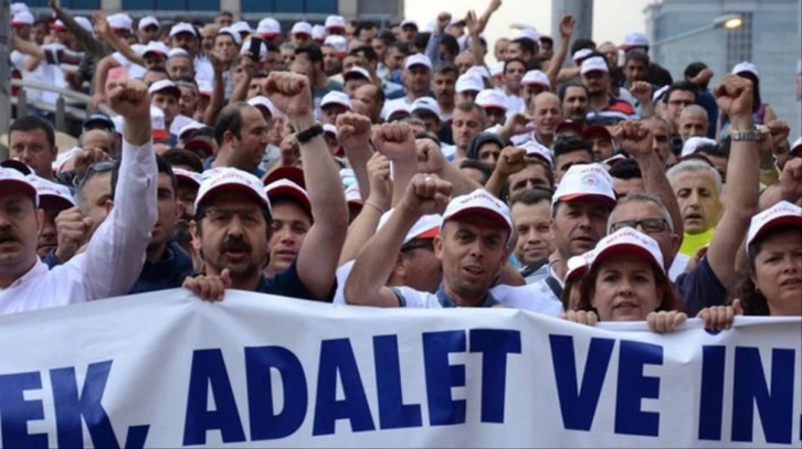 Hükümetin memurlara yaptığı zam teklifini yetersiz bulan KESK, ülke genelinde iş bıraktı