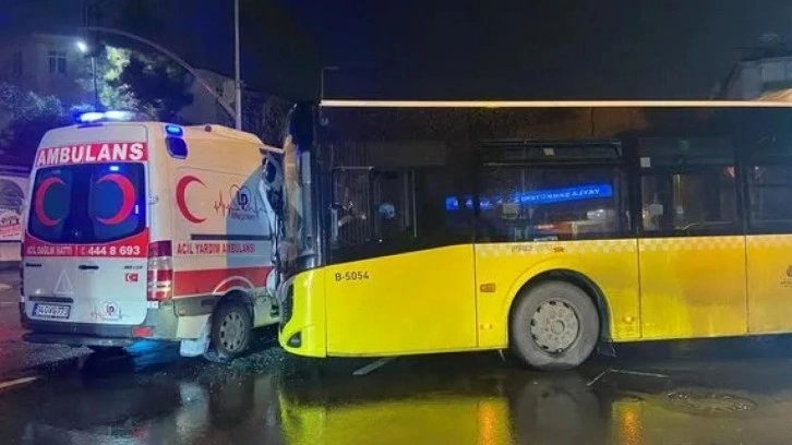 İETT otobüsü ambulansa çarptı!