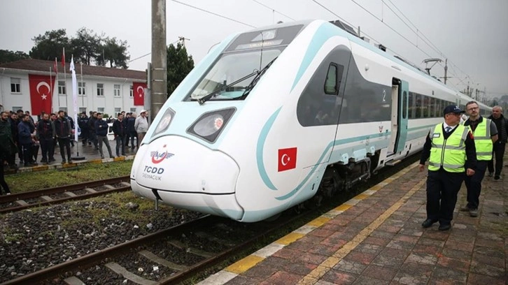 İlk Milli Elektrikli Tren Seti TCDD'ye teslim edildi