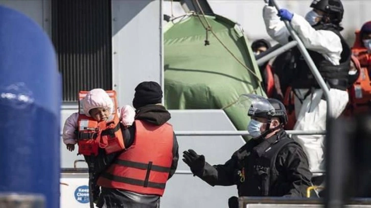 İngiltere, göçmen ve mültecileri 14 Haziran'da Ruanda'ya göndermeye başlayacak